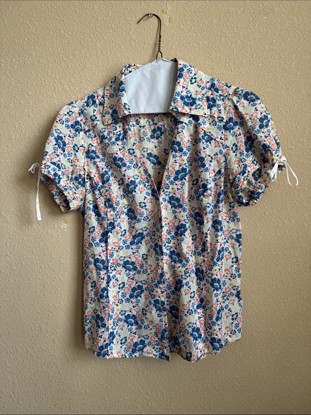 Guess Vintage Floral Button-Front Short Sleeve Blouse
